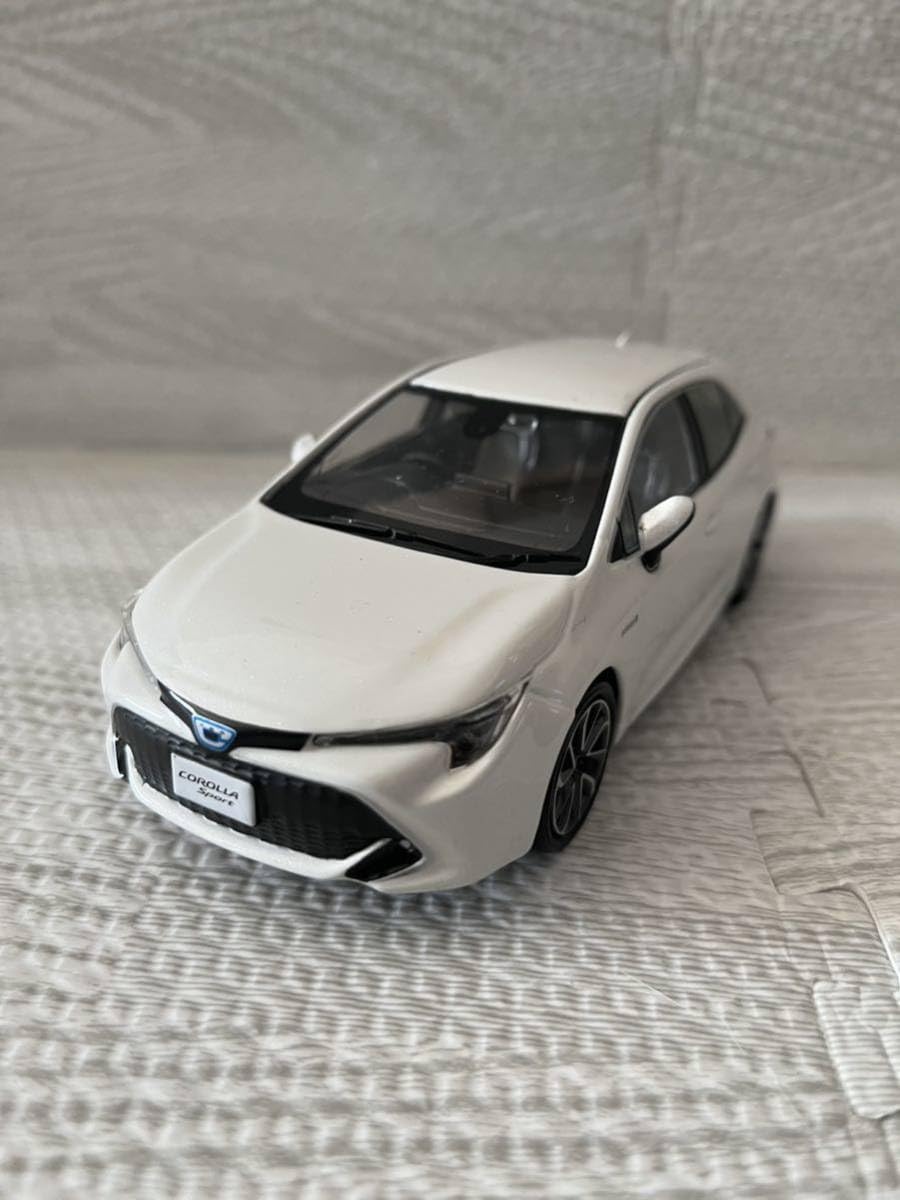 Amazon | 1/30 ミニカー 新型カローラスポーツ COROLLA SPORT カラー
